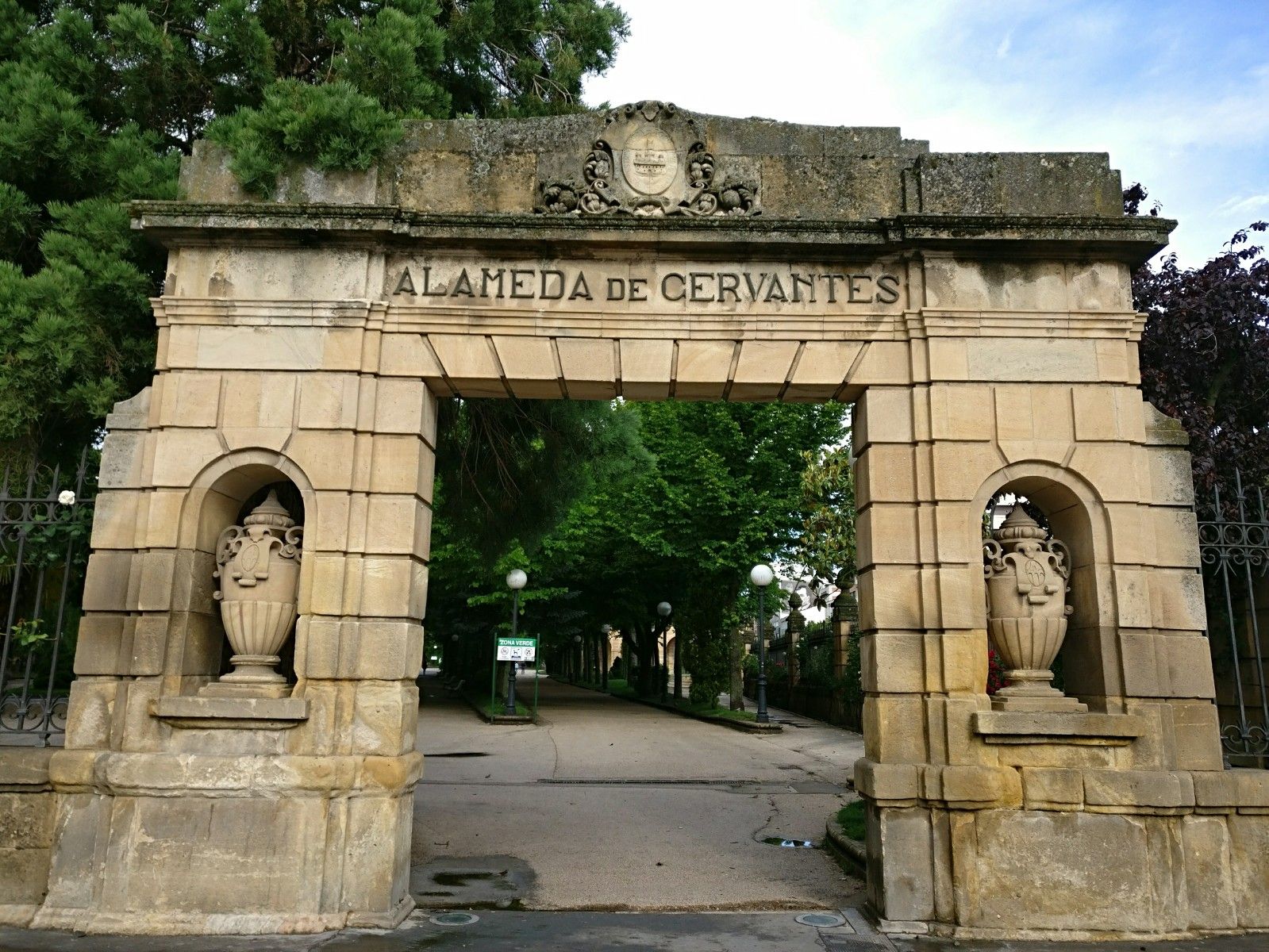 Alameda de Cervantes un paseo por